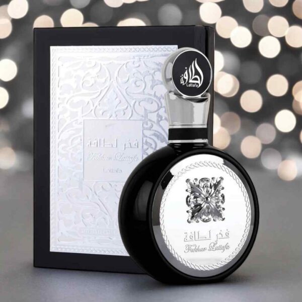 Lattafa Fakhar Black 100ml - Image 3